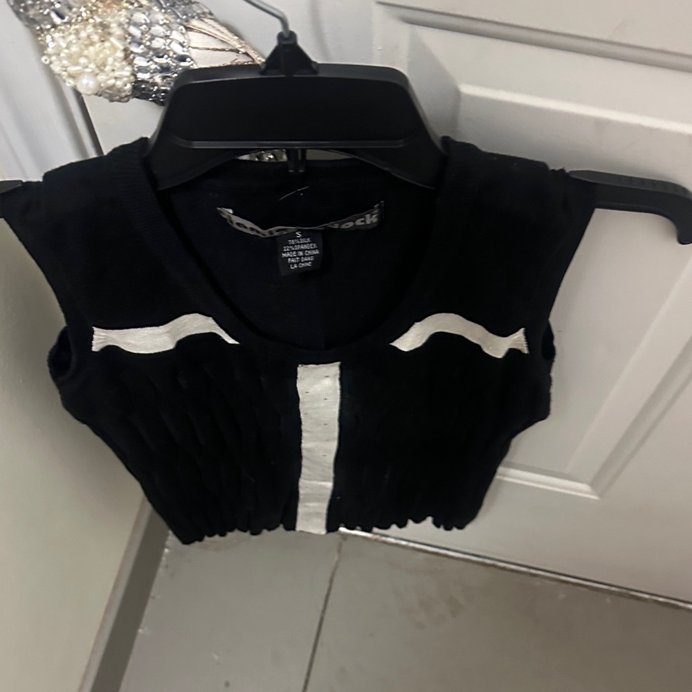Elegant Black and White Sleeveless Top